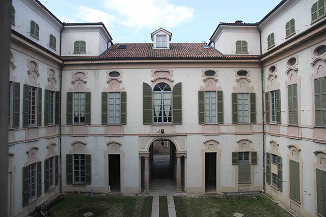 Bellisomi-Vistarino Palace